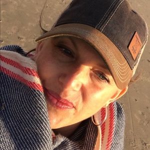 Meet your Posher, Lara